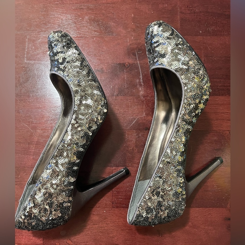 Nina Ricci Silver & Gray Sequin Metallic Leather Heels, Size 8M - Picture 4 of 13